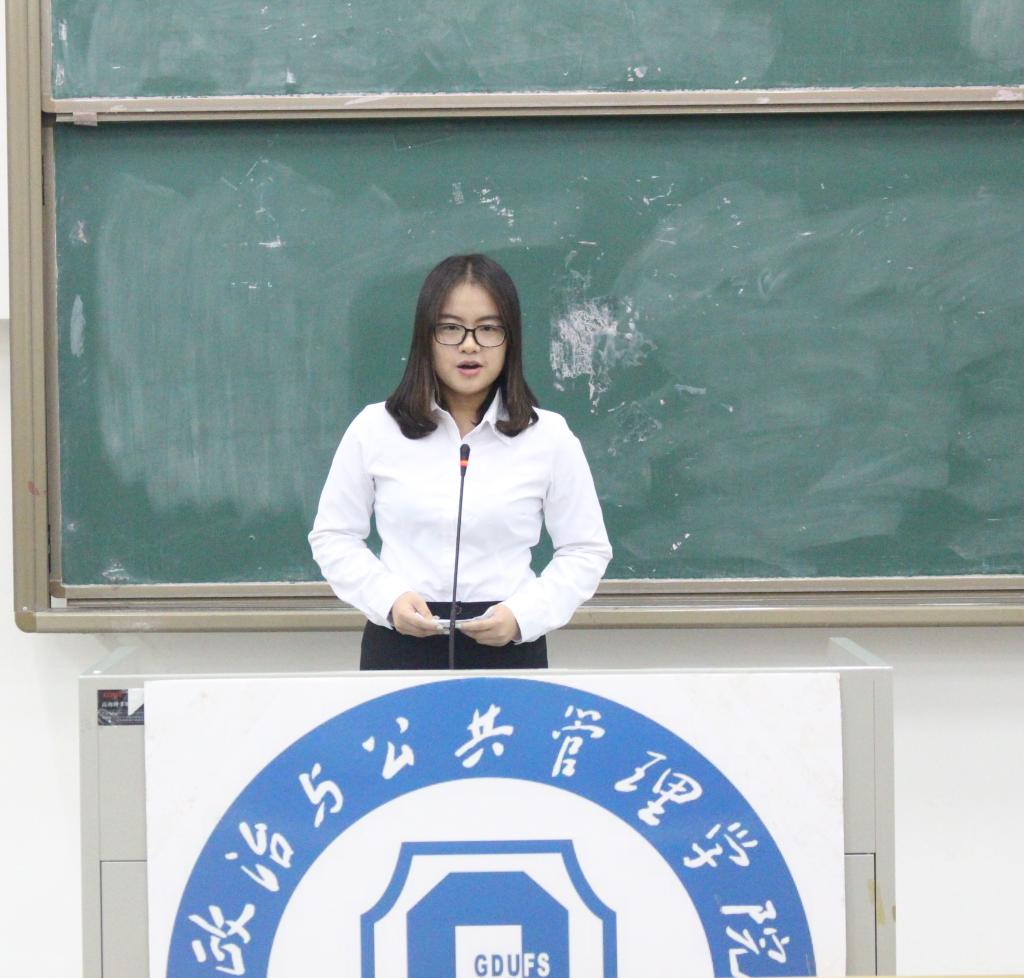 选手进行演讲